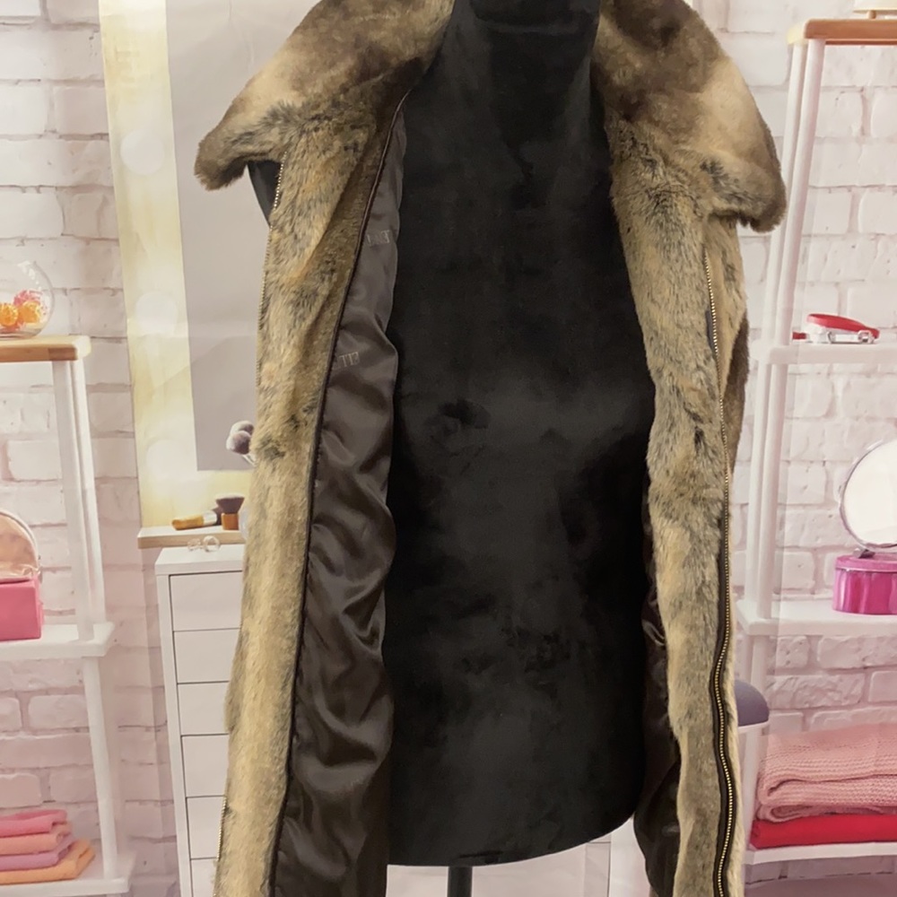 Ellen Tracy Faux Fur Vest Size-Small - Picture 4 of 6